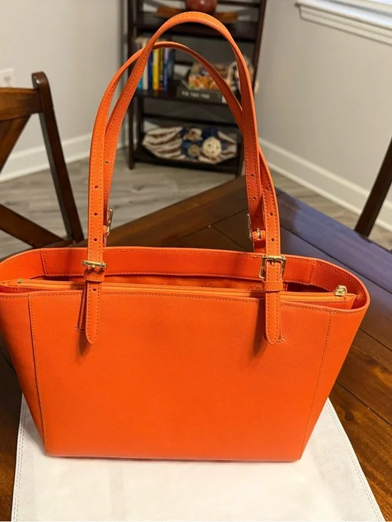 Tory Burch York Large Buckle Tote | Saffiano Leather | Mandarin Orange - Picture 4 of 7